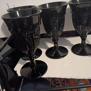 Elegant Black Goblet Set